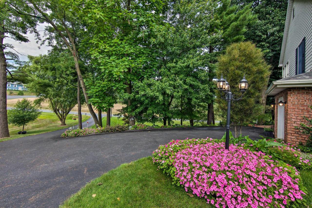Charming Apartment With Yard And Beautiful Gardens! マンハイム エクステリア 写真